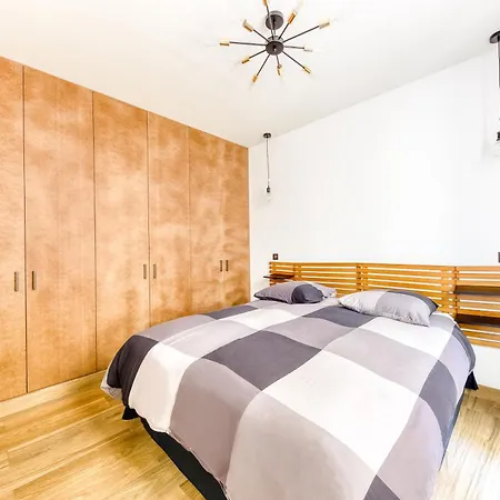 Apartment Parking Gratuit - Montmartre Charme & Patio Prive - Sacre-coeur Metro Anvers Paris