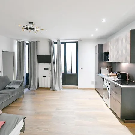Le Charme De Montmartre - Parking Gratuit - Patio Prive-sacre-coeur -metro Anvers Apartment