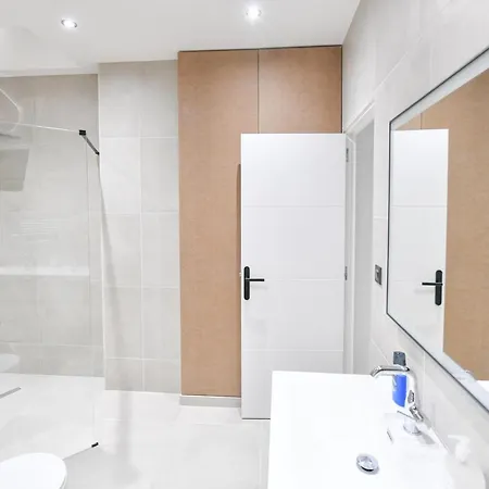 Apartment Le Charme De Montmartre - Parking Gratuit - Patio Prive-sacre-coeur -metro Anvers Paris