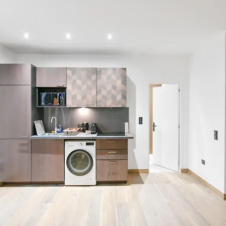 Apartment Le Charme De Montmartre - Parking Gratuit - Patio Prive-sacre-coeur -metro Anvers