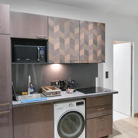 Le Charme De Montmartre - Parking Gratuit - Patio Prive-sacre-coeur -metro Anvers *