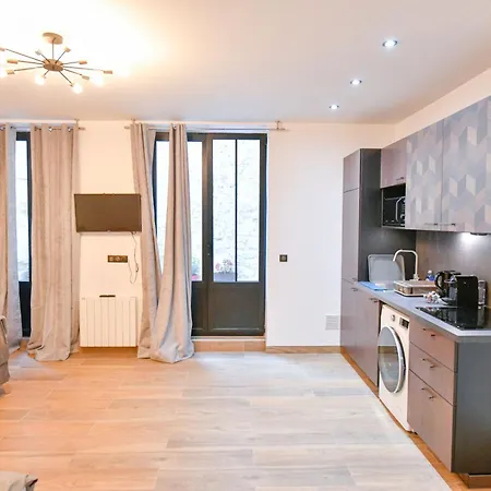 Le Charme De Montmartre - Parking Gratuit - Patio Prive-sacre-coeur -metro Anvers *