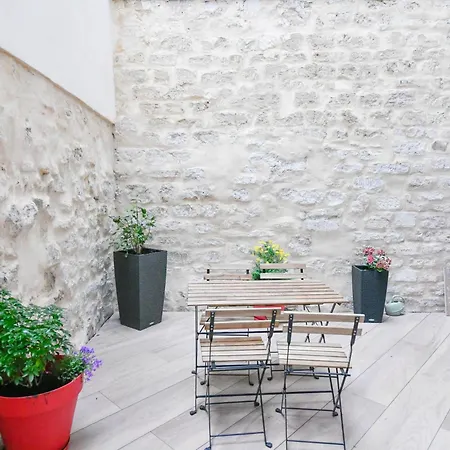 Le Charme De Montmartre - Parking Gratuit - Patio Prive-sacre-coeur -metro Anvers Apartment *