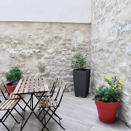 Le Charme De Montmartre - Parking Gratuit - Patio Prive-sacre-coeur -metro Anvers Apartment *