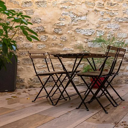 Le Charme De Montmartre - Parking Gratuit - Patio Prive-sacre-coeur -metro Anvers Apartment
