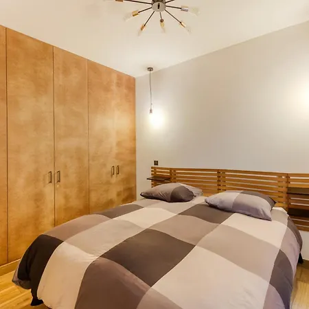 Le Charme De Montmartre - Parking Gratuit - Patio Prive-sacre-coeur -metro Anvers Apartment Paris