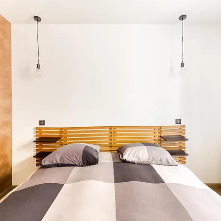 Le Charme De Montmartre - Parking Gratuit - Patio Prive-sacre-coeur -metro Anvers *