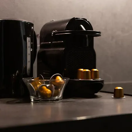 Parking Gratuit - Montmartre Charme&patio Privé - Sacré-cœur Metro Anvers Apartamento *