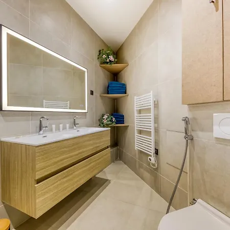 Le Charme De Montmartre - Parking Gratuit - Patio Prive-sacre-coeur -metro Anvers *
