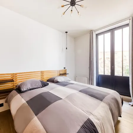 Le Charme De Montmartre - Parking Gratuit - Patio Prive-sacre-coeur -metro Anvers Apartment