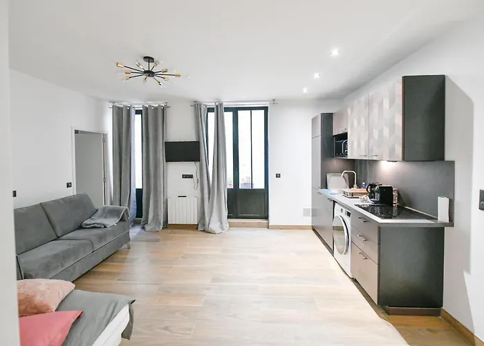 Parking Gratuit - Montmartre Charme & Patio Prive - Sacre-coeur Metro Anvers Apartment