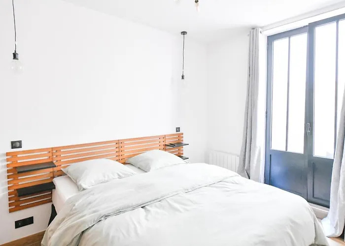 Apartment Parking Gratuit - Montmartre Charme & Patio Prive - Sacre-coeur Metro Anvers *