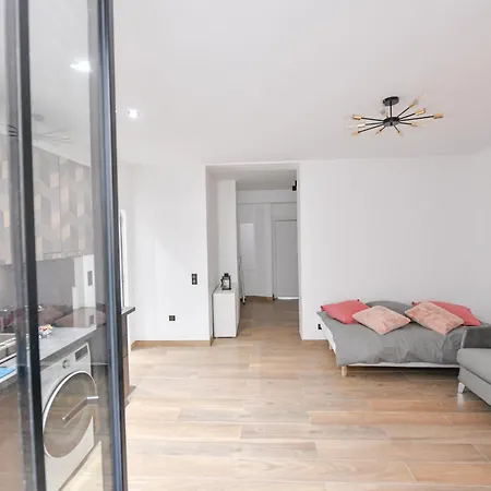 Appartement Le Charme De Montmartre - Parking Gratuit - Patio Prive-sacre-coeur -metro Anvers *